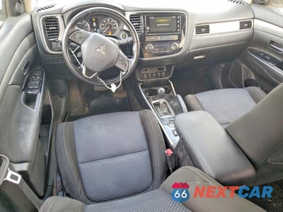 Zdjęcie 8 z 13 samochodu: 2018 MITSUBISHI OUTLANDER SE VIN:JA4AD3A30JZ009517 - miniatura