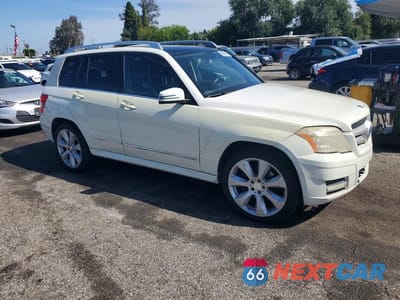 Czwarte zdjęcie samochodu z boku: 2011 MERCEDES-BENZ GLK 350 VIN:WDCGG5GB8BF527860 - miniatura