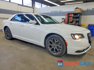 Czwarte zdjęcie samochodu z boku: 2017 CHRYSLER 300 S VIN:2C3CCAGG6HH527002 - miniatura