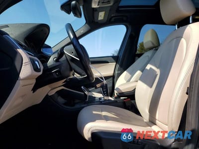 Zdjęcie 7 z 13 samochodu: 2021 BMW X1 XDRIVE28I VIN:WBXJG9C0XM5S84698 - miniatura