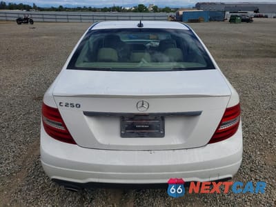 Zdjęcie 6 z 12 samochodu: 2014 MERCEDES-BENZ C 250 VIN:WDDGF4HB5EG196001 - miniatura