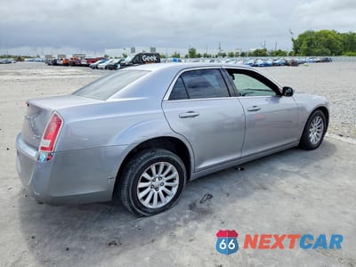 Trzecie zdjęcie samochodu z tyłu: 2013 CHRYSLER 300 VIN:2C3CCAAG1DH572285 - miniatura