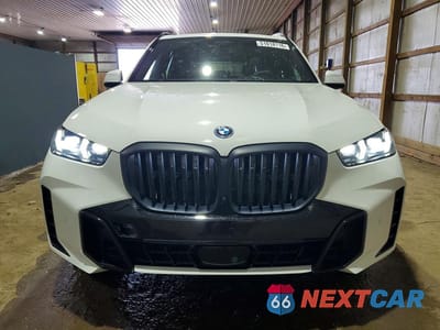 Piąte zdjęcie samochodu w środku: 2025 BMW X5 XDRIVE50E VIN:5UX43EU01S9Y80641 - miniatura