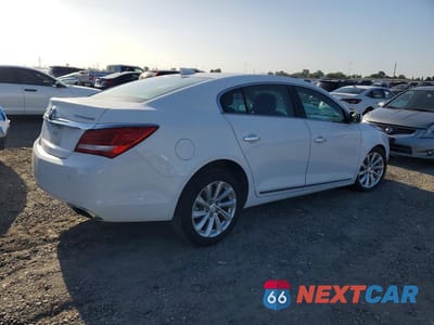 Trzecie zdjęcie samochodu z tyłu: 2016 BUICK LACROSSE VIN:1G4GB5G31GF116686 - miniatura