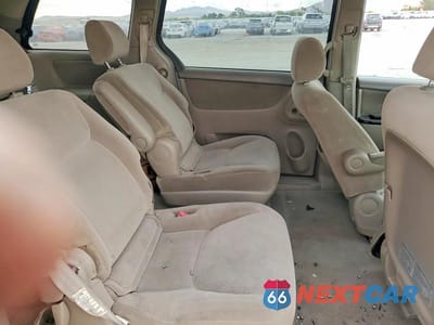 Zdjęcie 11 z 14 samochodu: 2004 TOYOTA SIENNA CE VIN:5TDZA23CX4S122146 - miniatura