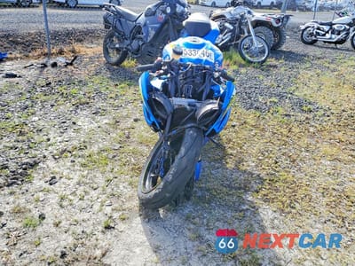 Drugie zdjęcie samochodu z przodu: 2015 SUZUKI GSX-R1000 VIN:JS1GT78A4F2100234 - miniatura