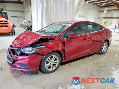2018 CHEVROLET CRUZE LT 1G1BE5SM1J7213970 - główne zdjęcie licytacji z USA - miniatura
