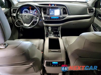 Zdjęcie 8 z 13 samochodu: 2019 TOYOTA HIGHLANDER XLE VIN:5TDJZRFH4KS917700 - miniatura
