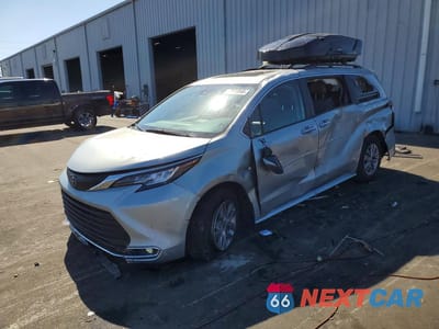 2023 TOYOTA SIENNA XLE 5TDJSKFC4PS091356 - główne zdjęcie licytacji z USA - miniatura