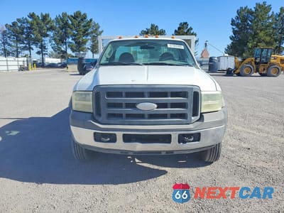 Piąte zdjęcie samochodu w środku: 2005 FORD F450 SUPER DUTY VIN:1FDXF46P65EC57999 - miniatura