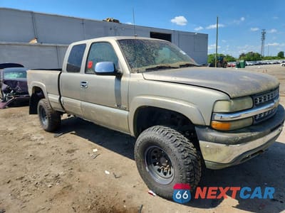 Czwarte zdjęcie samochodu z boku: 1999 CHEVROLET SILVERADO K2500 VIN:1GCGK29U9XE231356 - miniatura