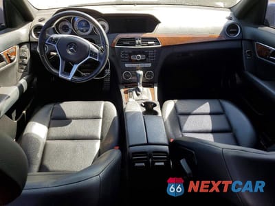 Zdjęcie 8 z 12 samochodu: 2014 MERCEDES-BENZ C 250 VIN:WDDGF4HBXER316220 - miniatura