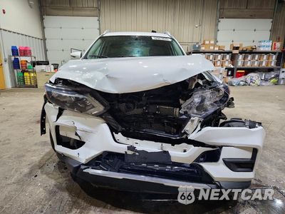 Piąte zdjęcie samochodu w środku: 2018 NISSAN ROGUE SV VIN:KNMAT2MV0JP591601 - miniatura