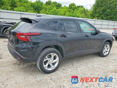Trzecie zdjęcie samochodu z tyłu: 2024 CHEVROLET TRAX 1LS VIN:KL77LFE26RC133017 - miniatura