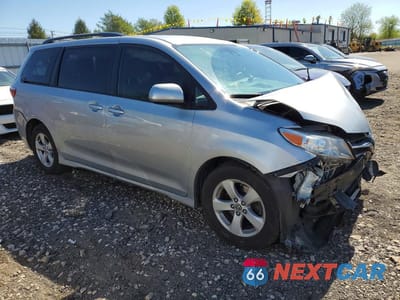 Czwarte zdjęcie samochodu z boku: 2020 TOYOTA SIENNA LE VIN:5TDKZ3DCXLS076024 - miniatura