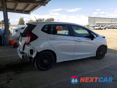 Trzecie zdjęcie samochodu z tyłu: 2020 HONDA FIT SPORT VIN:3HGGK5H63LM727425 - miniatura