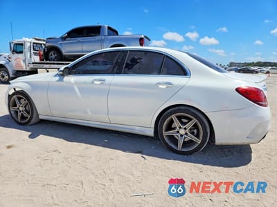 Drugie zdjęcie samochodu z przodu: 2016 MERCEDES-BENZ C 300 VIN:55SWF4JB7GU170382 - miniatura
