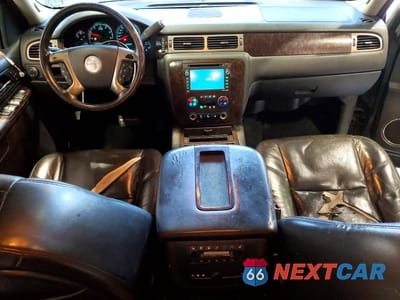 Zdjęcie 8 z 14 samochodu: 2010 GMC YUKON XL DENALI VIN:1GKUKMEF2AR245156 - miniatura