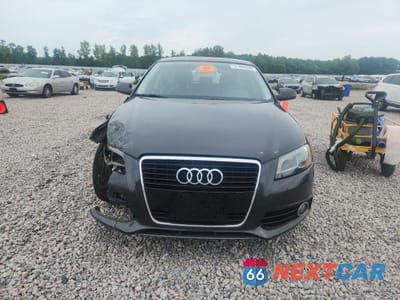 Piąte zdjęcie samochodu w środku: 2013 AUDI A3 PREMIUM PLUS VIN:WAUKJAFM1DA014489 - miniatura