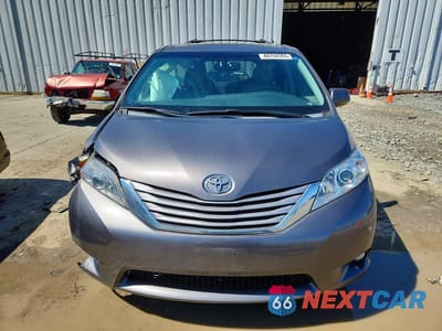 Piąte zdjęcie samochodu w środku: 2017 TOYOTA SIENNA XLE PREMIUM 7-PASSENGER VIN:5TDDZ3DC0HS149952 - miniatura