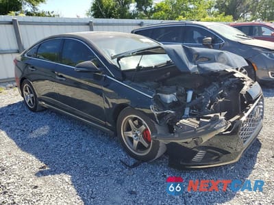 Czwarte zdjęcie samochodu z boku: 2018 HYUNDAI SONATA SPORT VIN:5NPE34AF1JH696850 - miniatura