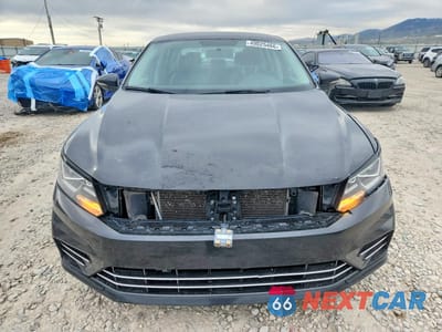 Piąte zdjęcie samochodu w środku: 2017 VOLKSWAGEN PASSAT R-LINE VIN:1VWDT7A36HC040200 - miniatura