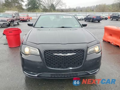 Piąte zdjęcie samochodu w środku: 2019 CHRYSLER 300 S VIN:2C3CCAGG7KH651495 - miniatura