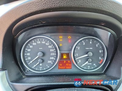 Zdjęcie 9 z 12 samochodu: 2006 BMW 330 I VIN:WBAVB33516KR76727 - miniatura