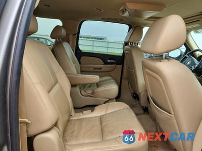 Zdjęcie 11 z 13 samochodu: 2008 CHEVROLET SUBURBAN K1500 LS VIN:3GNFK16398G183781 - miniatura