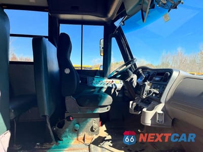 Piąte zdjęcie samochodu w środku: 2015 FREIGHTLINER CHASSIS B2B VIN:4UZABRDU9FCFW9516 - miniatura