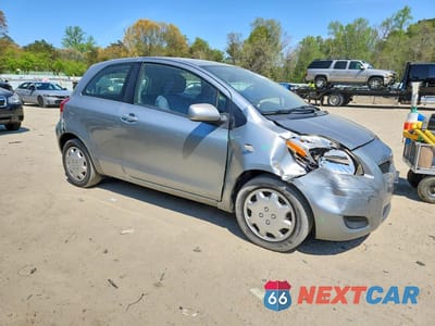 Czwarte zdjęcie samochodu z boku: 2009 TOYOTA YARIS BASE VIN:JTDJT903895258437 - miniatura