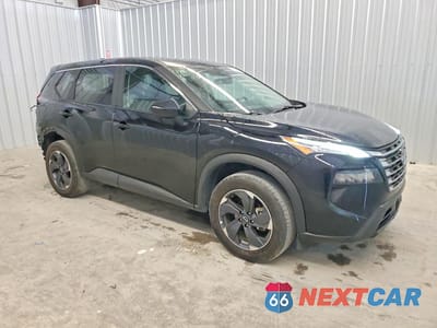 Czwarte zdjęcie samochodu z boku: 2025 NISSAN ROGUE SV VIN:5N1BT3BA7SC813825 - miniatura