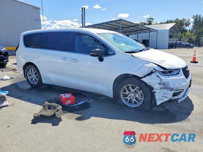 Czwarte zdjęcie samochodu z boku: 2025 CHRYSLER PACIFICA SELECT VIN:2C4RC1BGXSR614528 - miniatura