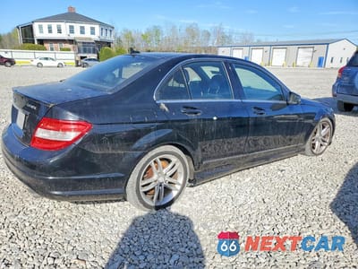 Trzecie zdjęcie samochodu z tyłu: 2011 MERCEDES-BENZ C 300 4MATIC VIN:WDDGF8BB3BR136086 - miniatura