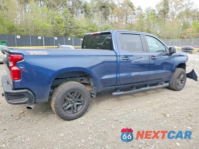 Trzecie zdjęcie samochodu z tyłu: 2021 CHEVROLET SILVERADO K1500 TRAIL BOSS CUSTOM VIN:1GCPYCEH3MZ433384 - miniatura