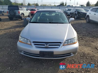 Piąte zdjęcie samochodu w środku: 2002 HONDA ACCORD EX VIN:1HGCG16542A042137 - miniatura