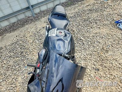 Piąte zdjęcie samochodu w środku: 2003 SUZUKI GSX-R1000 VIN:JS1GT75A732102656 - miniatura
