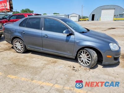 Czwarte zdjęcie samochodu z boku: 2009 VOLKSWAGEN JETTA WOLFSBURG VIN:3VWRJ71K89M076733 - miniatura