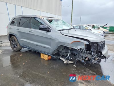 Czwarte zdjęcie samochodu z boku: 2019 JEEP GRAND CHEROKEE LAREDO VIN:1C4RJEAG7KC826696 - miniatura