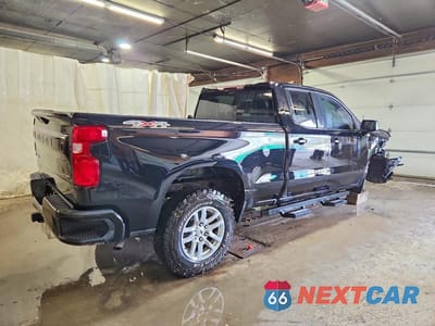 Trzecie zdjęcie samochodu z tyłu: 2019 CHEVROLET SILVERADO K1500 RST VIN:1GCRYEED4KZ361836 - miniatura