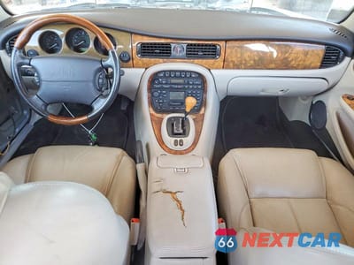 Zdjęcie 8 z 13 samochodu: 2001 JAGUAR XJR VIN:SAJDA15B61MF37307 - miniatura