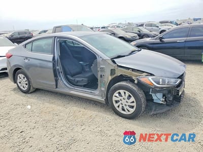 Czwarte zdjęcie samochodu z boku: 2018 HYUNDAI ELANTRA SE VIN:5NPD74LF9JH257943 - miniatura