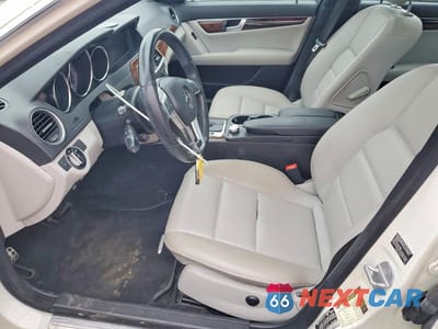 Zdjęcie 7 z 12 samochodu: 2012 MERCEDES-BENZ C 300 4MATIC VIN:WDDGF8BB6CA610838 - miniatura