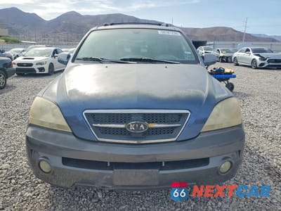 Piąte zdjęcie samochodu w środku: 2004 KIA SORENTO LX VIN:KNDJD733545313433 - miniatura