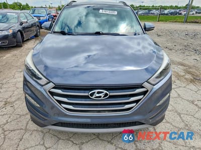 Piąte zdjęcie samochodu w środku: 2018 HYUNDAI TUCSON VALUE VIN:KM8J33A27JU750238 - miniatura