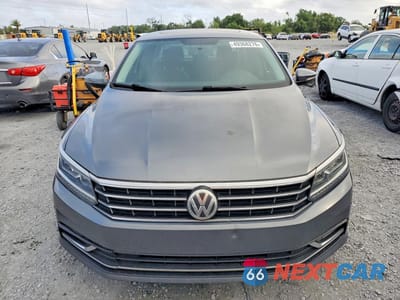 Piąte zdjęcie samochodu w środku: 2017 VOLKSWAGEN PASSAT SE VIN:1VWBT7A36HC016390 - miniatura