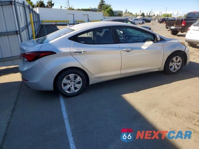 Trzecie zdjęcie samochodu z tyłu: 2016 HYUNDAI ELANTRA SE VIN:5NPDH4AEXGH692115 - miniatura