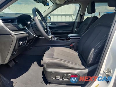 Zdjęcie 7 z 14 samochodu: 2023 JEEP GRAND CHEROKEE L LAREDO VIN:1C4RJJAG7P8867543 - miniatura