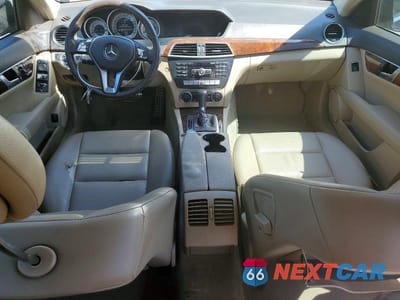 Zdjęcie 8 z 12 samochodu: 2013 MERCEDES-BENZ C 300 4MATIC VIN:WDDGF8AB3DG132989 - miniatura
