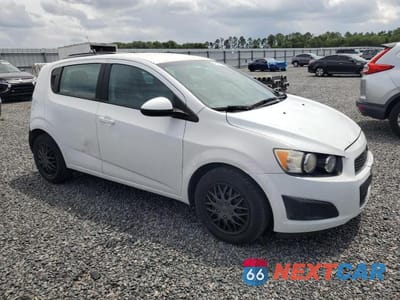 Czwarte zdjęcie samochodu z boku: 2014 CHEVROLET SONIC LS VIN:1G1JA6SHXE4133283 - miniatura